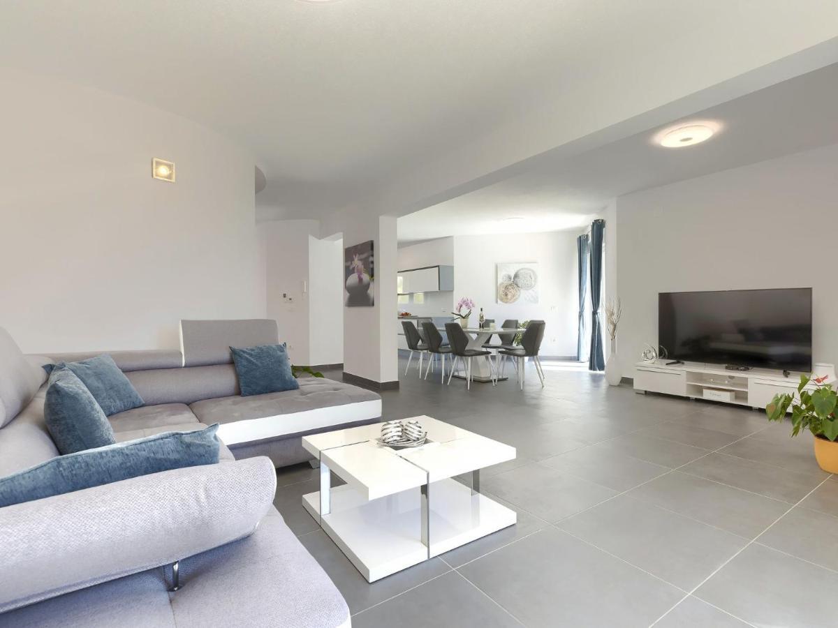 Holiday Home Villa Gocci By Interhome Kmeti Exteriör bild